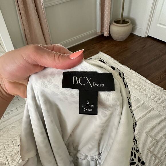 BCX Printed Short Sleeve Cold Shoulder Tea-Length Dress Black White S - Picture 8 of 9